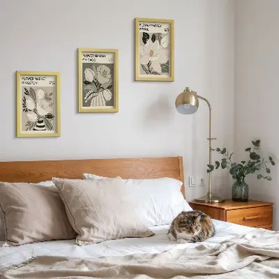 Gallery wall met bloemen van de markten in Kingston, Chicago en Seoul in retrostijl