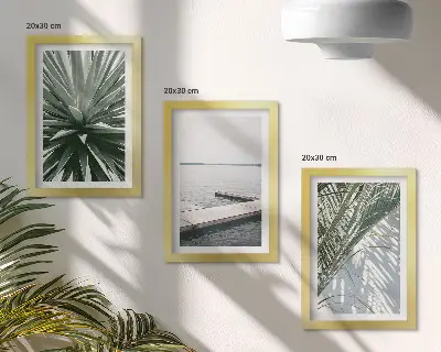 Set ingelijste schilderijen met palmbladeren en houten brug