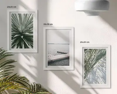 Set ingelijste schilderijen met palmbladeren en houten brug