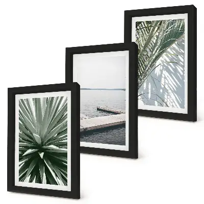 Set ingelijste schilderijen met palmbladeren en houten brug