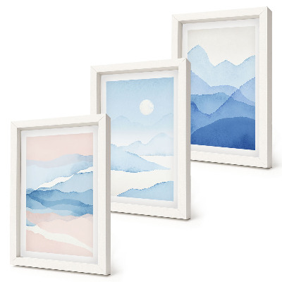 Set van ingelijste schilderijen Blauwe en roze berglandschappen in aquarel.
