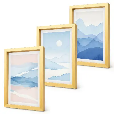Set ingelijste schilderijen met blauwe en roze berglandschappen in aquarel