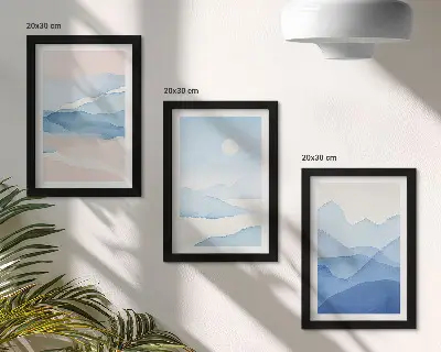 Set ingelijste schilderijen met blauwe en roze berglandschappen in aquarel