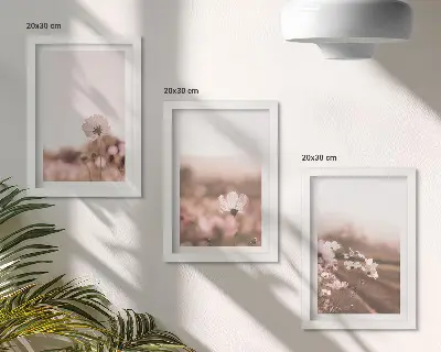 Set van ingelijste schilderijen met romantische landschappen van wilde bloemen in de zomer