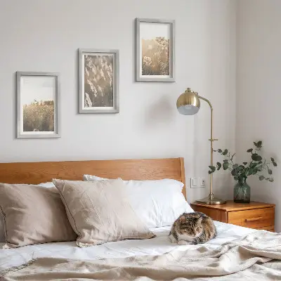 Gallery wall landschap met grassen en bloemen in warme tinten