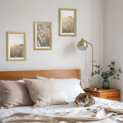 Gallery wall landschap met grassen en bloemen in warme tinten