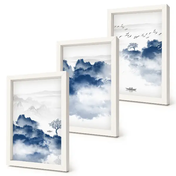 Set van ingelijste schilderijen met wolkenbergen, bomen en vogels op de achtergrond