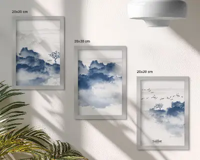 Set van ingelijste schilderijen met wolkenbergen, bomen en vogels op de achtergrond
