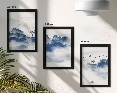 Set van ingelijste schilderijen met wolkenbergen, bomen en vogels op de achtergrond