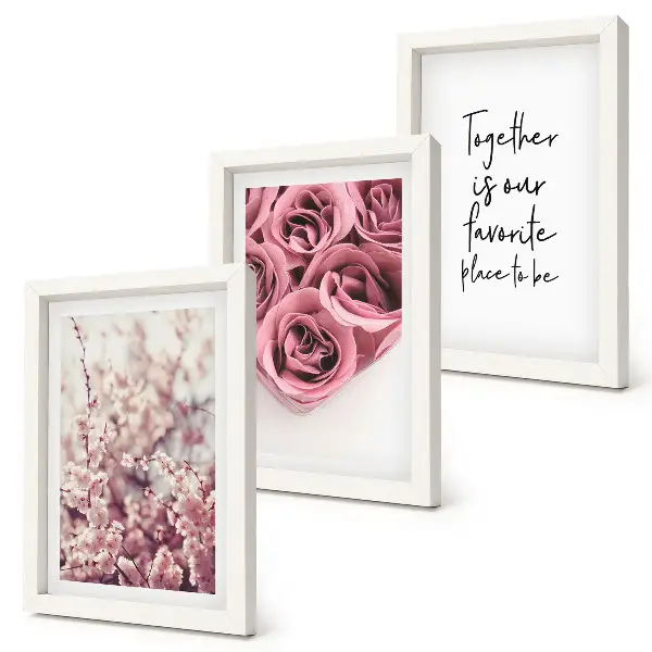 Gallery wall met bloemen en boeketten rozen en een zelfgeschreven tekst