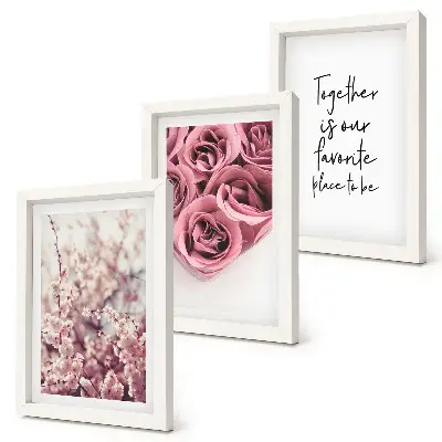 Gallery wall met bloemen en boeketten rozen en een zelfgeschreven tekst