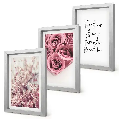 Gallery wall met bloemen en boeketten rozen en een zelfgeschreven tekst