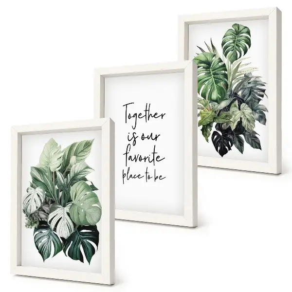 Set van ingelijste schilderijen met tropische groene bladeren en decoratieve inscriptie