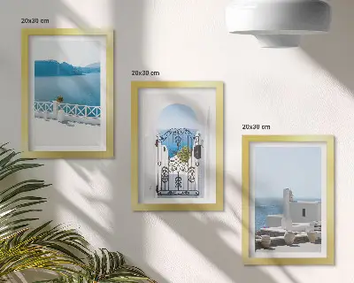 Set van ingelijste schilderijen zeezicht met witte gebouwen in Griekenland