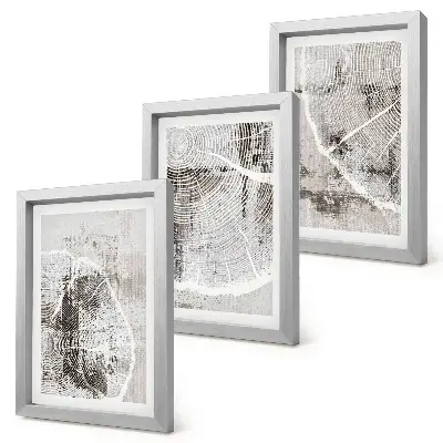 Gallery wall met houtnerfpatronen in grijstinten en wit