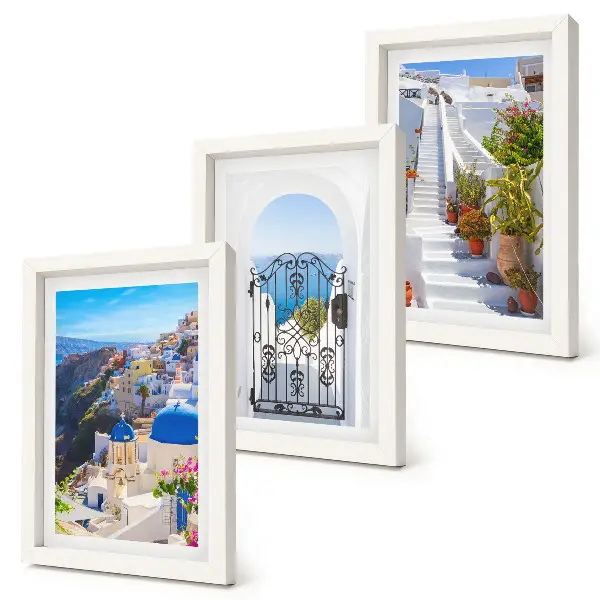 Set van ingelijste schilderijen met uitzichten op Santorini en de Griekse architectuur van Oia