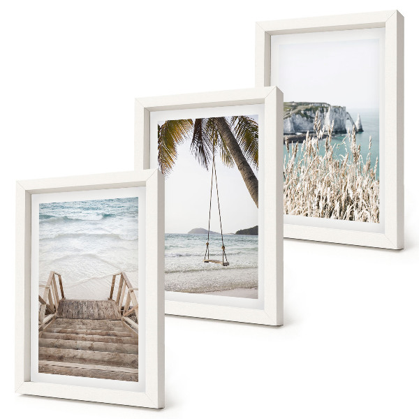 Gallery wall Strand met houten trap en een schommel aan zee