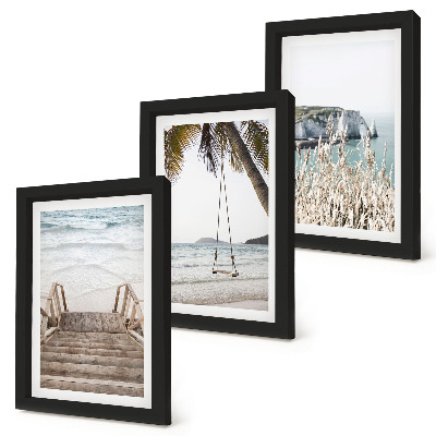 Gallery wall Strand met houten trap en een schommel aan zee