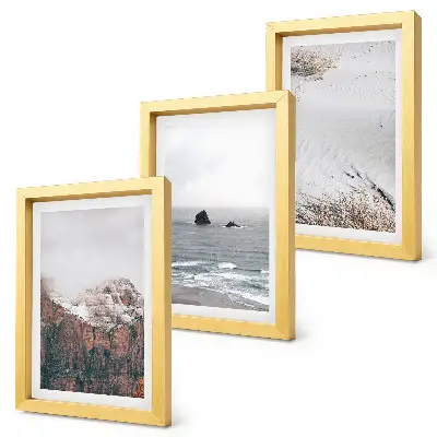 Set ingelijste schilderijen met bergen, wolken, zee en zand in natuurlijke tinten