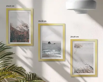 Set ingelijste schilderijen met bergen, wolken, zee en zand in natuurlijke tinten