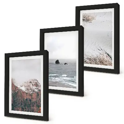 Set ingelijste schilderijen met bergen, wolken, zee en zand in natuurlijke tinten