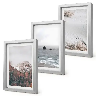 Set ingelijste schilderijen met bergen, wolken, zee en zand in natuurlijke tinten