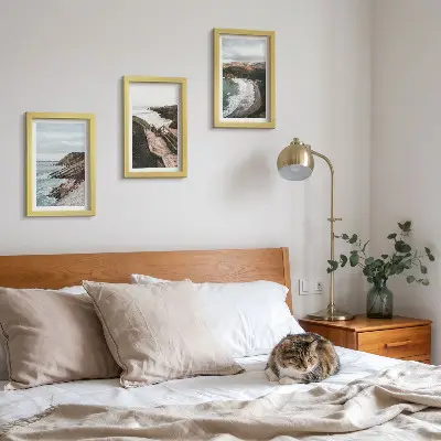 Gallery wall Uitzicht op zee met kliffen en strandlandschappen.