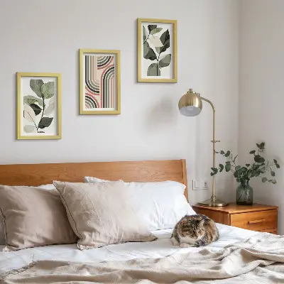 Set ingelijste schilderijen met plantmotieven en geometrische patronen in groene tinten