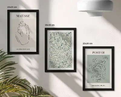 Gallery wall met lijnen en plantmotieven in een minimalistische stijl