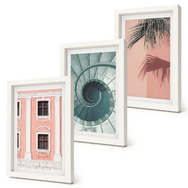 Set van ingelijste schilderijen met architectuur in pasteltinten en spiraalpatronen