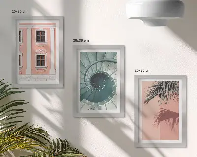 Set van ingelijste schilderijen met architectuur in pasteltinten en spiraalpatronen