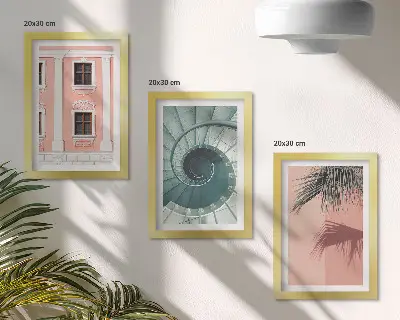 Set van ingelijste schilderijen met architectuur in pasteltinten en spiraalpatronen