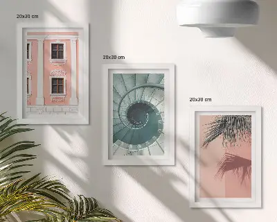 Set van ingelijste schilderijen met architectuur in pasteltinten en spiraalpatronen