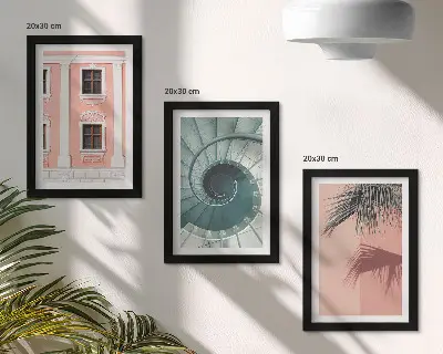 Set van ingelijste schilderijen met architectuur in pasteltinten en spiraalpatronen