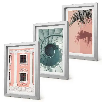Set van ingelijste schilderijen met architectuur in pasteltinten en spiraalpatronen