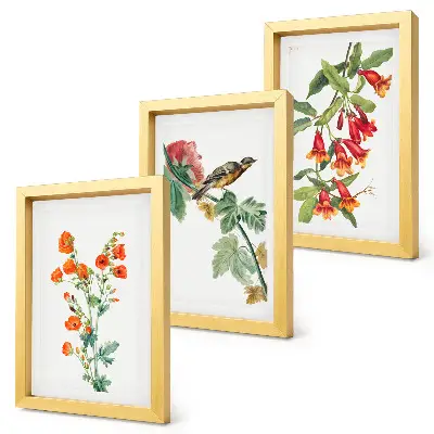 Gallery wall met geschilderde retrobloemen en een vogel op een tak