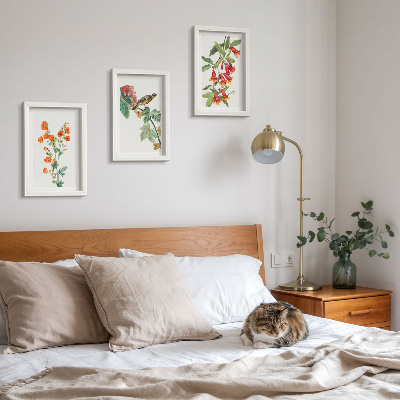 Gallery wall Geschilderde retrobloemen en een vogel op een tak.