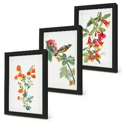 Gallery wall met geschilderde retrobloemen en een vogel op een tak