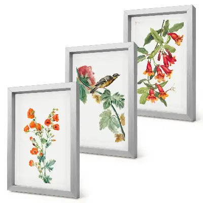 Gallery wall met geschilderde retrobloemen en een vogel op een tak