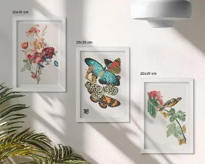 Set ingelijste schilderijen met bloemen, vlinders en een vogel in pastelkleuren