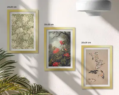 Gallery wall met bloemen en vogels in een natuurlijke omgeving