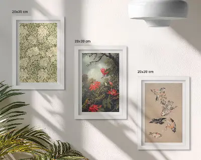Gallery wall met bloemen en vogels in een natuurlijke omgeving