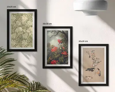 Gallery wall met bloemen en vogels in een natuurlijke omgeving