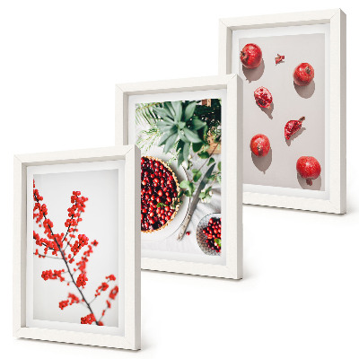 Gallery wall Rode vruchten en planten in een minimalistische stijl.
