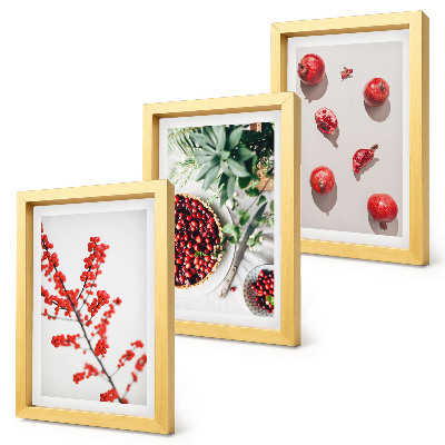 Gallery wall Rode vruchten en planten in een minimalistische stijl.