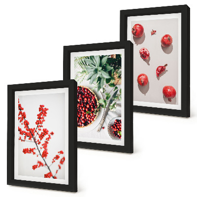 Gallery wall Rode vruchten en planten in een minimalistische stijl.