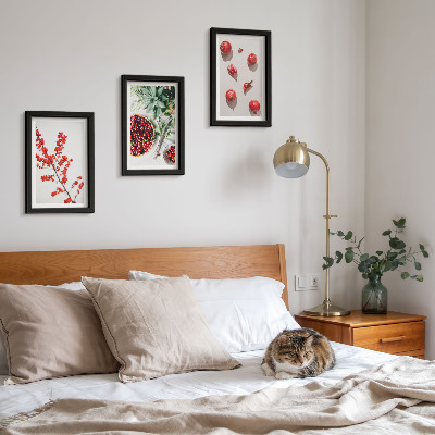 Gallery wall Rode vruchten en planten in een minimalistische stijl.