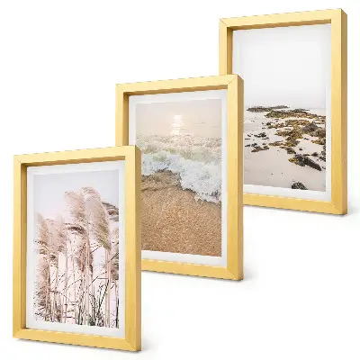 Set van ingelijste schilderijen met strandgras, golven en stenen aan zee in boho-stijl