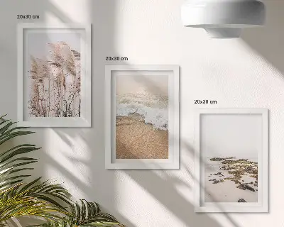 Set van ingelijste schilderijen met strandgras, golven en stenen aan zee in boho-stijl
