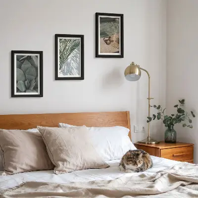 Set van ingelijste schilderijen met tropische planten en vakantieaccenten